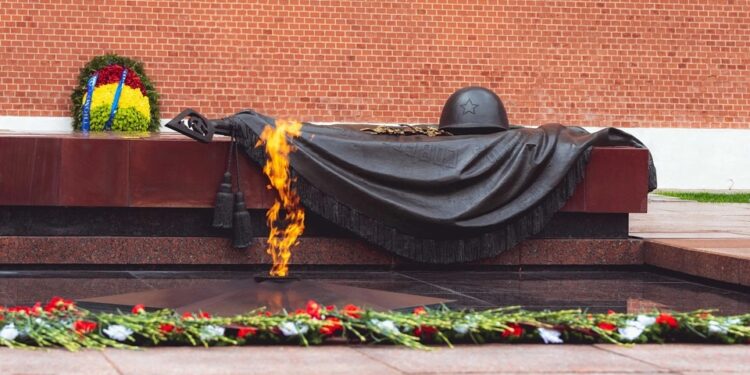 «Имя твое неизвестно, подвиг твой бессмертен»